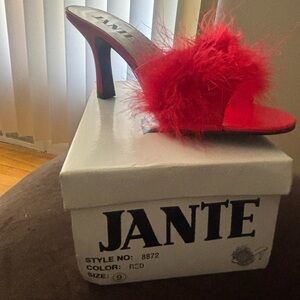 Women's size 9 Red sexy heel shoe
Brand new in box